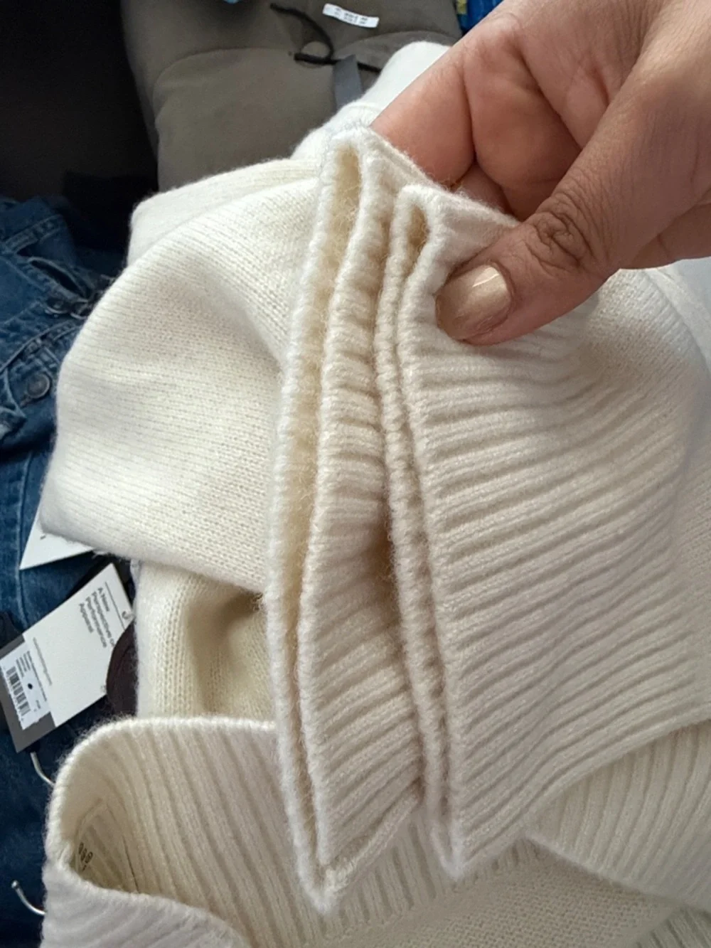 Vuori Porcelain Émilie Cashmere Oversized V-Neck